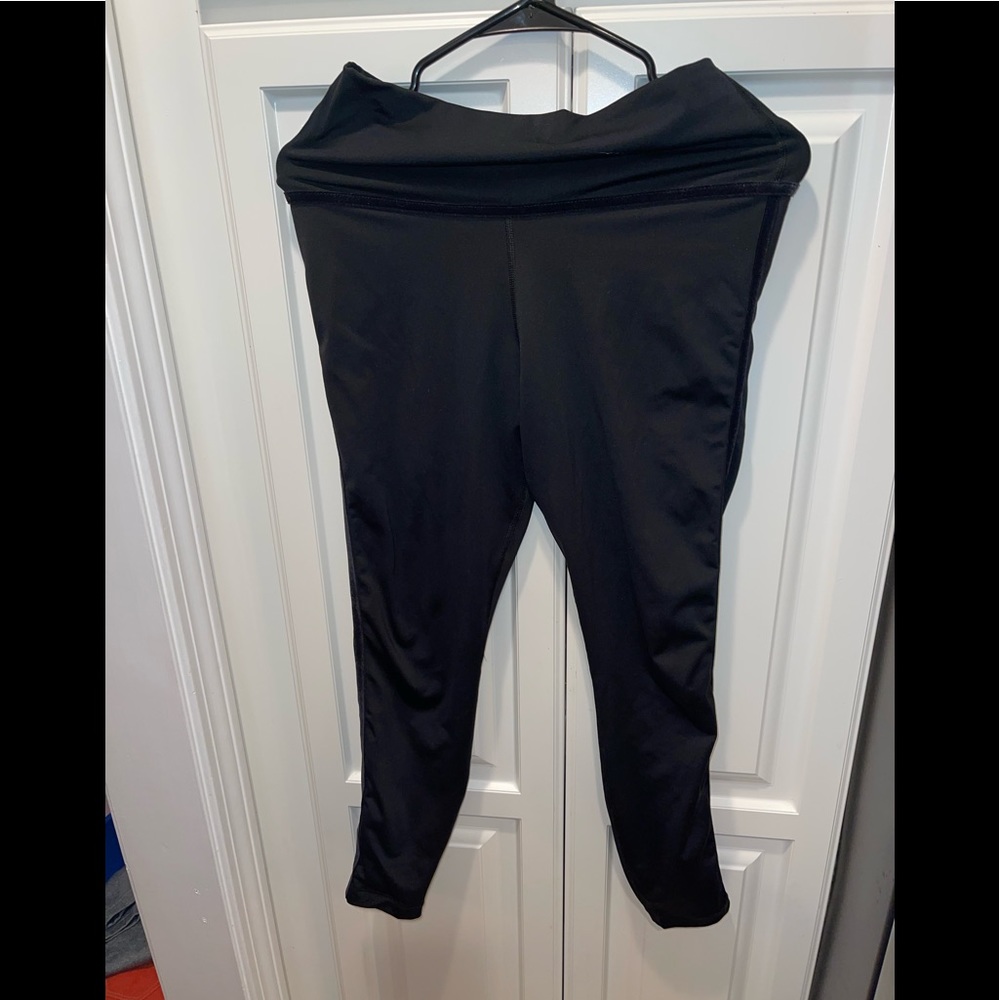 Nike Dri Fit athletic leggings sz M woman’s‎